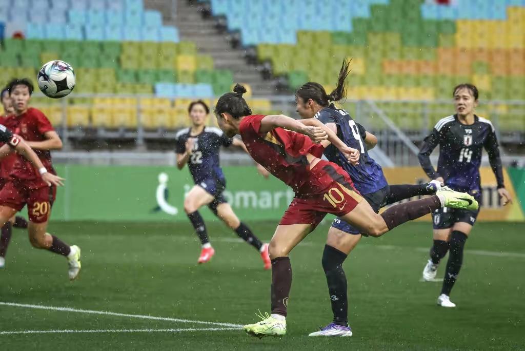 东亚杯-补时阶段险失球中国女足雨战0-0日本队无缘冠军的简单介绍