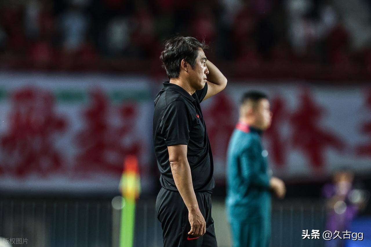 国足选帅消息：40多人报名，100％败率教练也想执教，的简单介绍