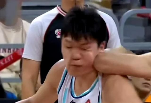 开云体育电脑版-关于杨瀚森谈NBA的身体对抗：很强硬但比较文明不会有过度的动作的信息